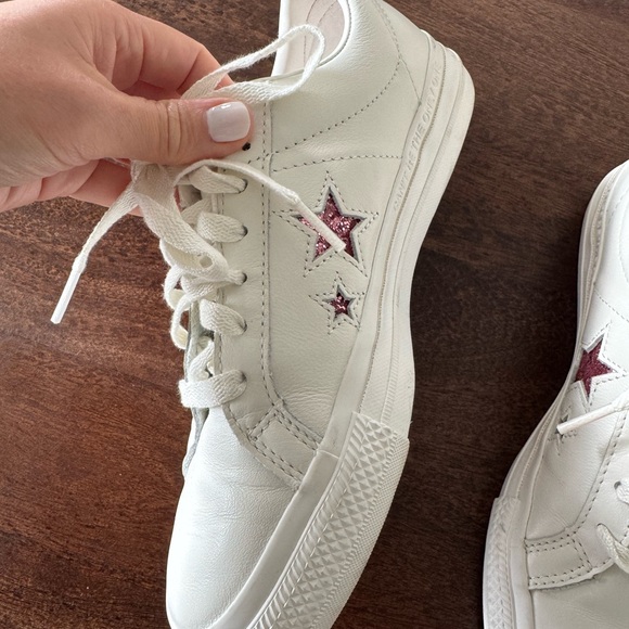 Converse White Sneakers with Pink Star Accents - Picture 4 of 13